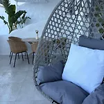 Rodhea Apartamento Stegna